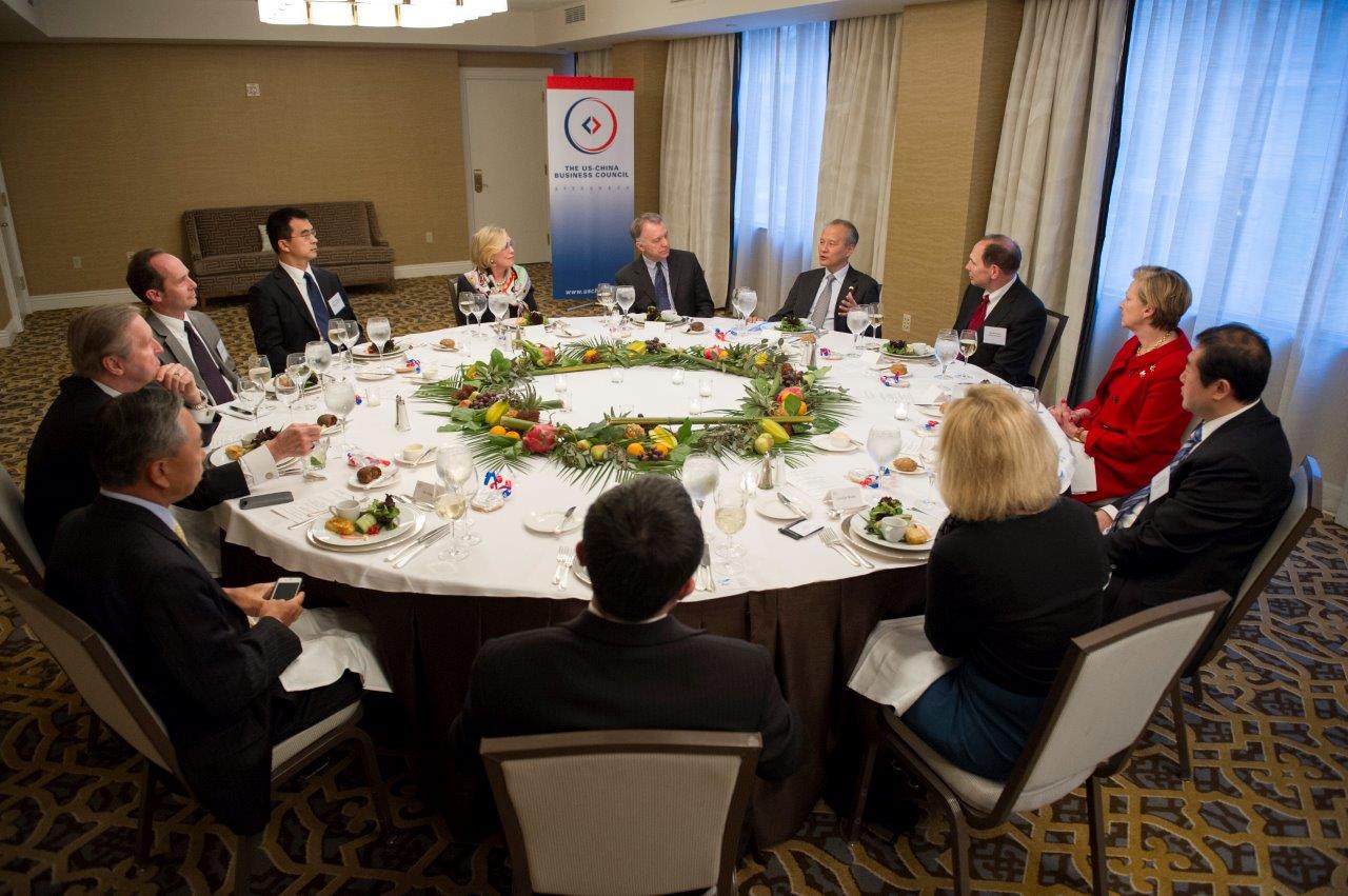 Members of USCBC's board of directors talk with Amb. Cui at a welcome dinner hosted by USCBC.
