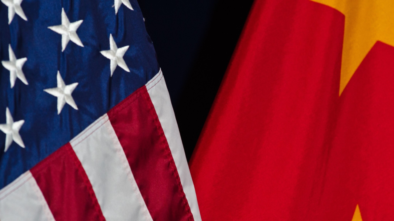 US and China flags